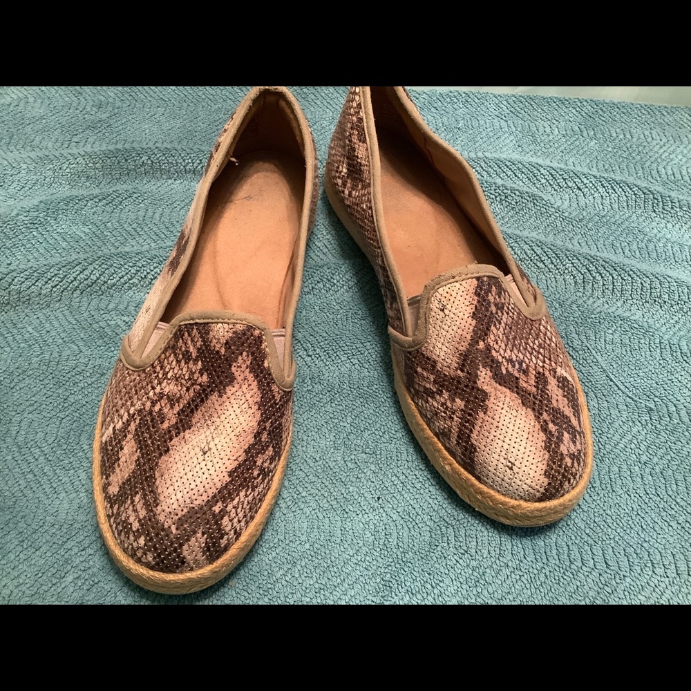 Clarks Collection Azella Major Snakeskin Espadrille Comfort Flats size 11.   EUC